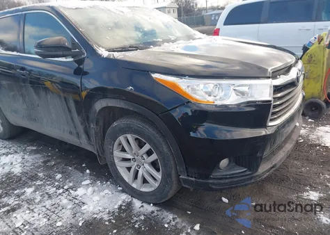 2015 Toyota Highlander Le V6 z USA, uszkodzony, nr VIN 5TDBKRFH7FS194777